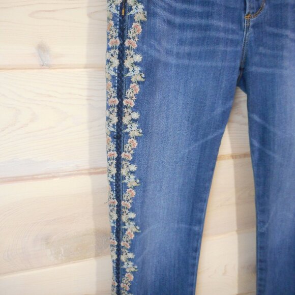 Driftwood Size 28 Audrey Blue Denim Jeans Floral Embroidery Slim Leg Raw Hem - Picture 3 of 14